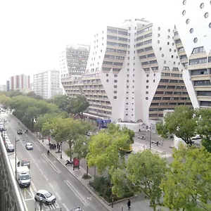 https://our-house-bed-hostel.fr-paris.fr